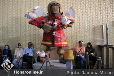 مجسمه فرشته نگهبان در تئاتر شهر