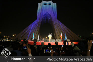 سمفونی نور "سیمرغ صلح" در برج آزادی‎