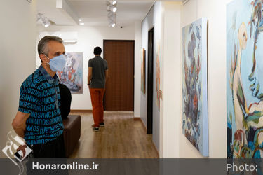 نمایشگاه نقاشی های شبنم نسلی اصفهانی با عنوان این است انسان در نگارخانه بهارک