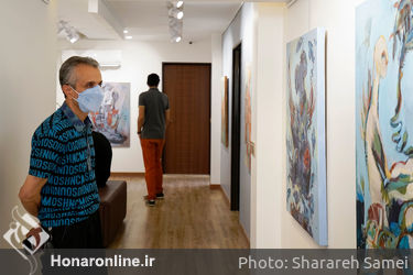 نمایشگاه نقاشی های شبنم نسلی اصفهانی با عنوان این است انسان در نگارخانه بهارک