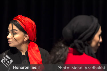 نمایش "گرگ‌ها کروات نمی‌زنند" در عمارت نوفل لوشاتو