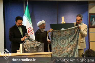 رونمایی از کتاب "چهل سال نمایش" و تقدیر از ۱۰ هنرمند انقلاب 