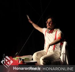 نمایش "حضار قیام کنند" در تماشاخانه استاد مشایخی