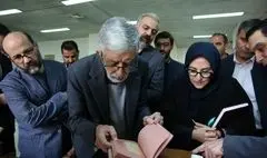 بازدید غلامعلی حداد عادل از گنجینه سازمان اسناد و کتابخانه ملی ایران