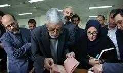 بازدید غلامعلی حداد عادل از گنجینه سازمان اسناد و کتابخانه ملی ایران