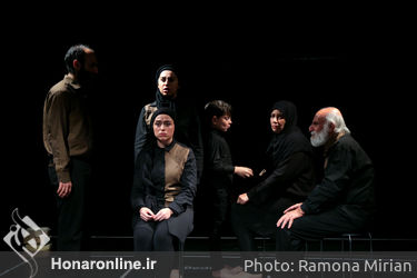 اجرای نمایش "سانتی متر" در سالن استاد انتظامی - خانه هنرمندان 