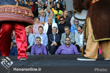شادپیمایی عروسک‌ها در بوستان آب و آتش‎