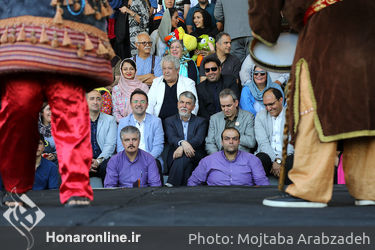 شادپیمایی عروسک‌ها در بوستان آب و آتش‎