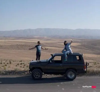 اکران یک فیلم برای تماشاگران بالای ۱۵ سال در هنر و تجربه