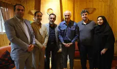 دیدار مدیر کل هنرهای نمایشی با خانواده شهید حسین قشقایی