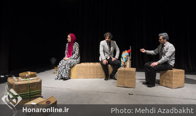 نمایش "مثل خاراندن یک زخم پس از خوب شدن" در عمارت نوفل‌لوشاتو