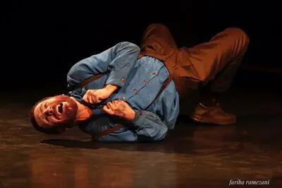  تئاتریکال و قابل تأمل/ نگاهی به نمایش "پروانه و ‌یوغ" نوشته محمد چرم‌شیر و کارگردانی جواد محمدپور