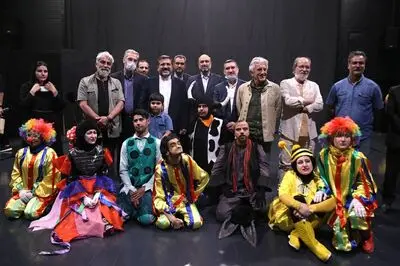 حضور وزیر فرهنگ در نمایش هنرمندان موسسه خیریه بچه‌های باران