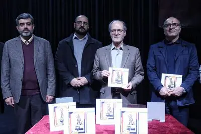 مراسم رونمایی از دو کتاب  «سایه‌های خیال» و «برگزیده آثار مجموعه فرهنگی هنری برج آزادی» برگزار شد