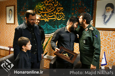 اعطای نشان آزادی ملت ایران به قهرمان شاهچراغ فرزاد بادپا
