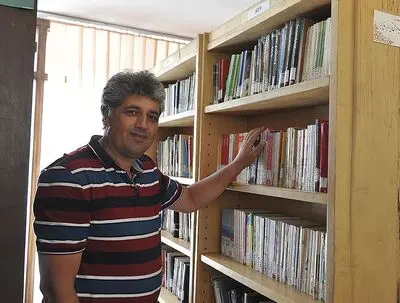 روایت تولمی از نمایش «قوی‌تر» | واگویه‌های یک زن و جدال انسان و عروسک 