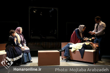 نمایش " ماه در آب " در سالن قشقایی تئاتر شهر