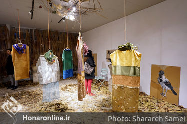 نمایش لباس‌های شقایق عربی به همراه چیدانی از فریدون آو در گالری اردی‌بهشت