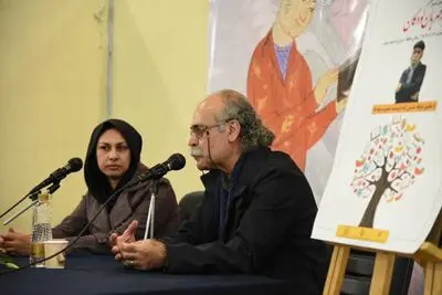 فرهاد حسن‌زاده به دیدار با فعالان ادبیات کودک شیراز آمد / پرواز کلاغ سفید در نمایشگاه کتاب فارس