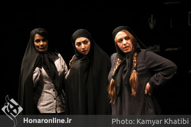 اجرای  نمایش "کو کوی کبوتران حرم" با حضور معاون هنری وزارت ارشاد و جمعی از هنرمندان