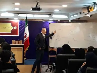 فاطمی: سنگ شانسی در دنیای مد وجود ندارد / اصول علمی رفتار با مشتری را بدانیم