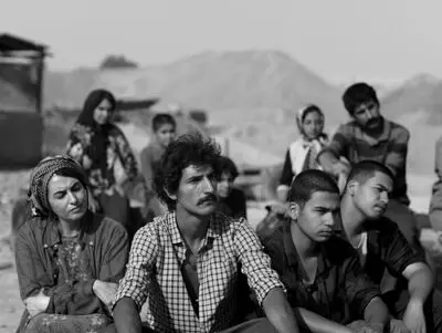 خشتِ گداخته | یادداشتی بر فیلم سینمایی «دشت خاموش»