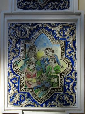 نمونه ای از کاشی های موزه مقدم