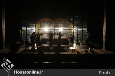 نمایش آن سوی آینه کارگردان علی سرابی 