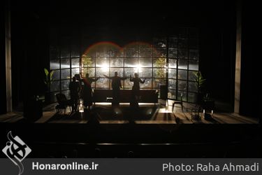 نمایش آن سوی آینه کارگردان علی سرابی 