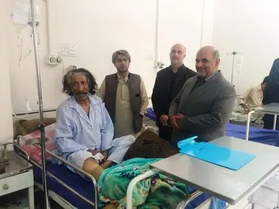 عیادت مدیرکل فرهنگ وارشاد اسلامی سیستان و بلوچستان از هنرمند پیشکسوت موسیقی بلوچستان