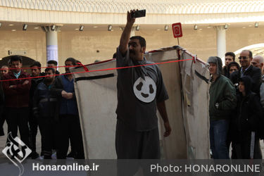 سومین روز اجرای خیابانی سی و هفتمین جشنواره بین المللی تئاتر فجر