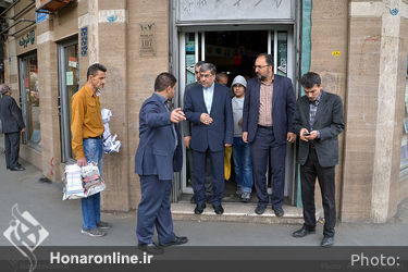 کتابگردی وزیر ارشاد و هنرمندان در نشر ثالث و نشر چشمه