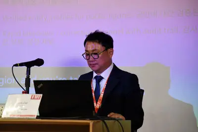 بررسی مزایا و معایب هوش مصنوعی در یک کارگاه آموزشی