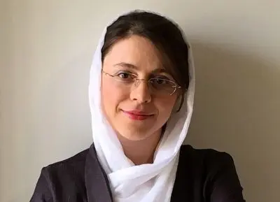 إزاحة الستار عن کتابین فی معرض"إیران فوتو" الدولی فی باریس