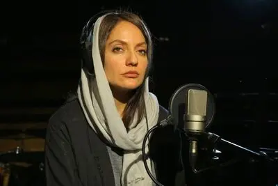 همراهی مهناز افشار با مستند "آبی به رنگ آسمان"