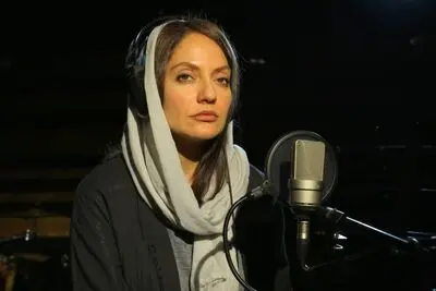 همراهی مهناز افشار با مستند "آبی به رنگ آسمان"