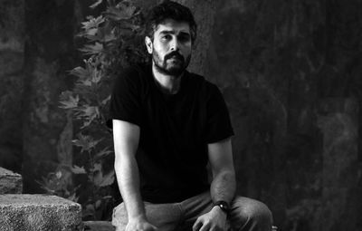 شهاب مهربان «لمس» را در تماشاخانه ایران شهر روی صحنه می‌برد