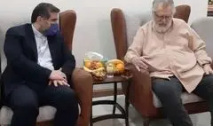 لحظات سخت چهره برجسته جبهه فرهنگی انقلاب در بخش مراقبت‌های ویژه | اسماعیلی از نادر طالب‌زاده در بیمارستان عیادت کرد