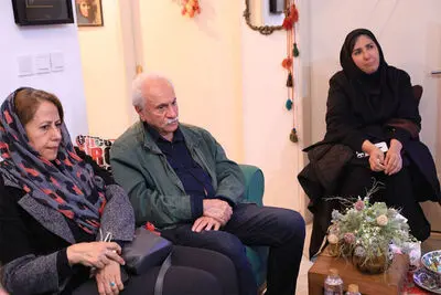 هنرمندان در اولین روز درگذشت هادی مرزبان به منزلش رفتند
