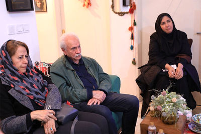 هنرمندان در اولین روز درگذشت هادی مرزبان به منزلش رفتند