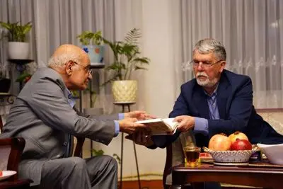 دیدار وزیر فرهنگ با هوشنگ مرادی کرمانی در شب یلدا