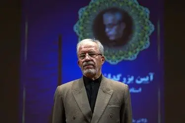 اعطای نشان درجه یک هنری به سید جلال‌الدین محمدیان