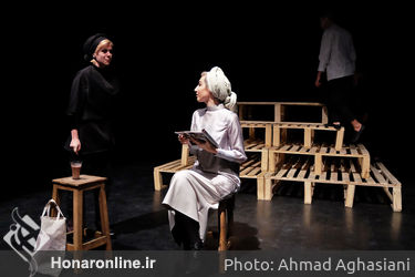 نمایش "قوی‌تر" در عمارت نوفل‌لوشاتو