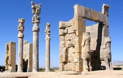 همه جوانب برای آسیب ندیدن تخت جمشید سنجیده شده است/امانتدار این میراث تاریخی هستیم
