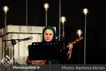 کنسرت "تار و پود" با آهنگسازی حمید متبسم و آواز وحید تاج در فضای باز کاخ نیاوان