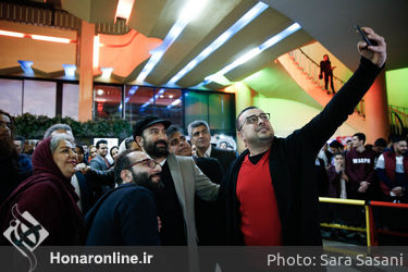 اکران مردمی فیلم "ثبت با سند برابر است" در سینما آفریقا
