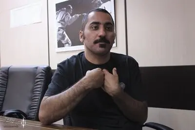 شخصیت عجیب و مرموز خفاش شب بر صحنه تئاتر / روایت کهبد تاراج از نمایش "غلامرضا لبخندی"