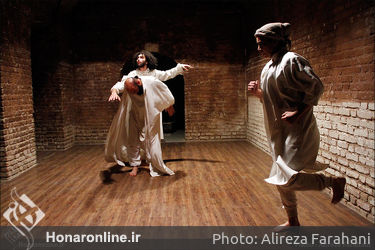 نمایش "یک مساوی چهار" در تماشاخانه دا‎