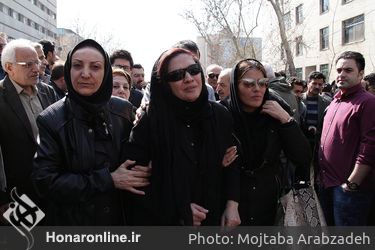 تشییع پیکر علی معلم از مقابل خانه سینما