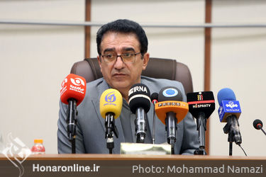 قادر آشنا دبیر دومین جشن مهر سینمای ایران